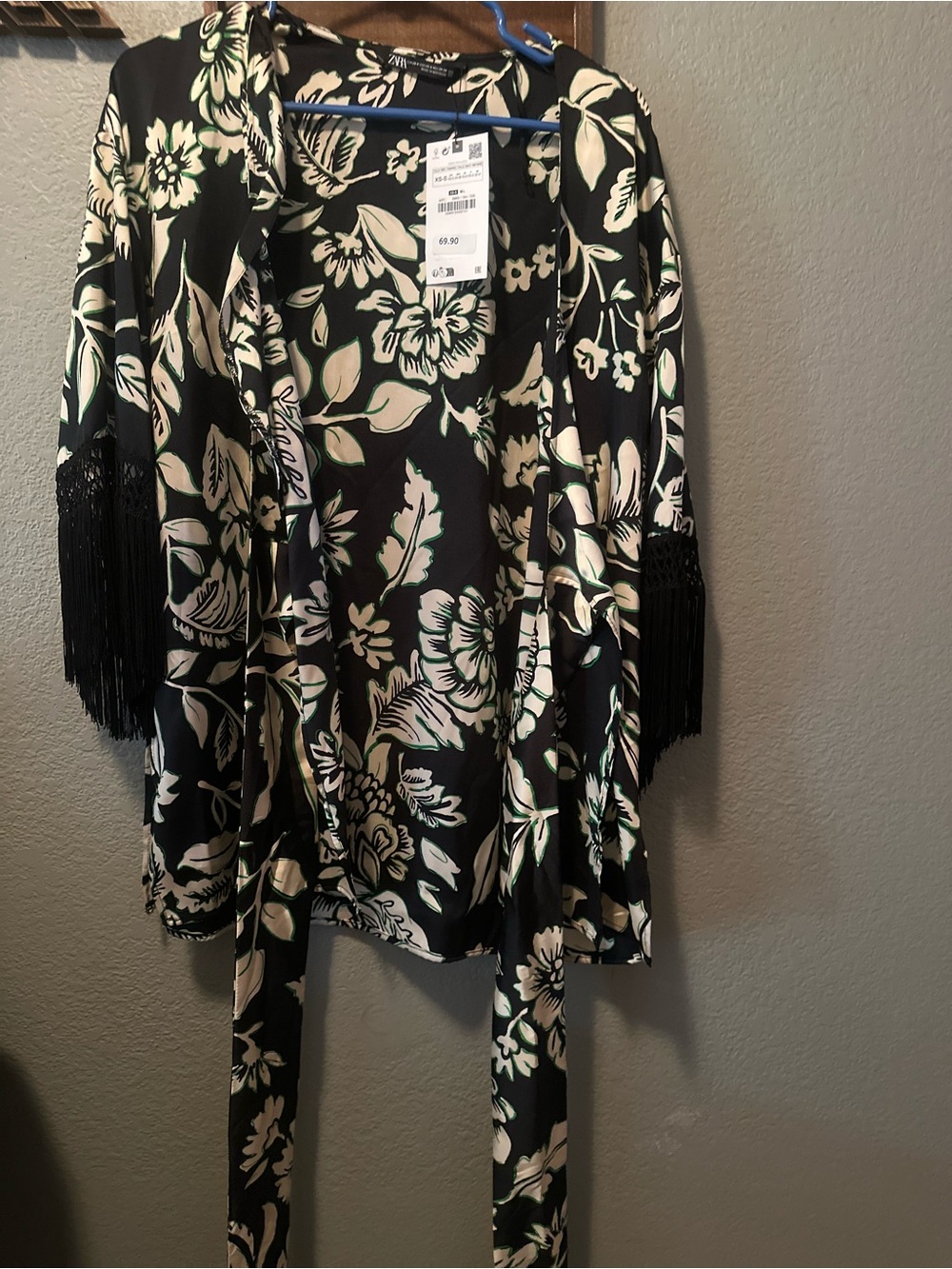 Zara Black Floral Print womenโs Shirt with White and Green Pattern.Kimono style